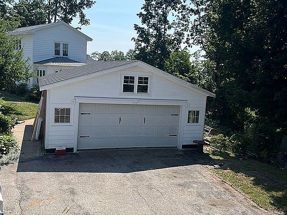2nd image of 318 W Main St