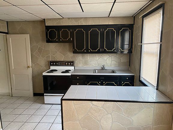3rd image of 4016 Lawndale St