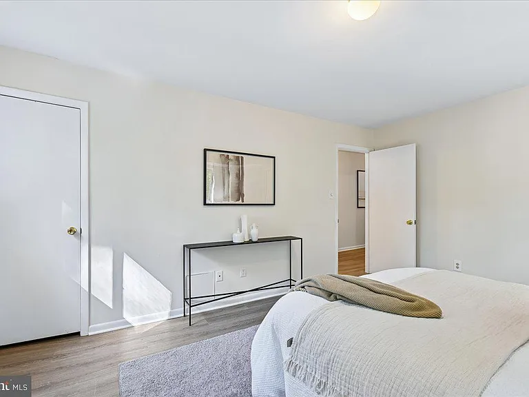 10648 Montrose Ave #M-103 — Photo 15