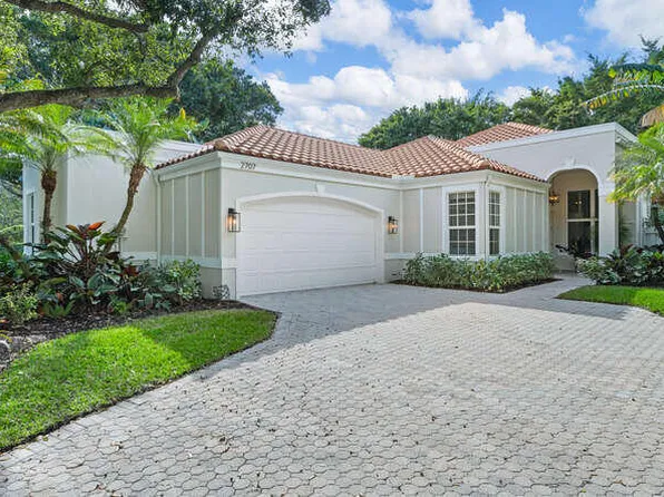 2707 Players Court, Wellington, FL 33414