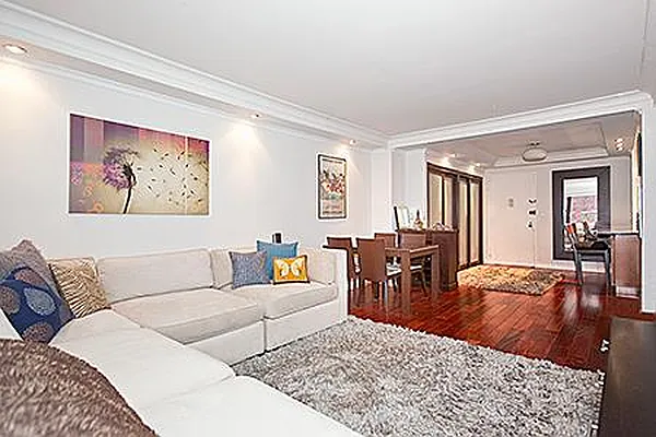 Sold by Living New York | media 9