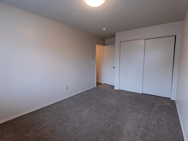 239 S Elm St #B — Photo 11