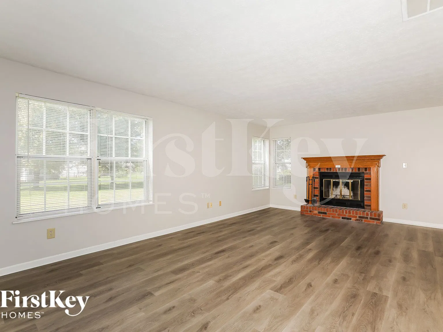 3 bed, 2.5 bath, 2268 sqft, $2,275 — Photo 2