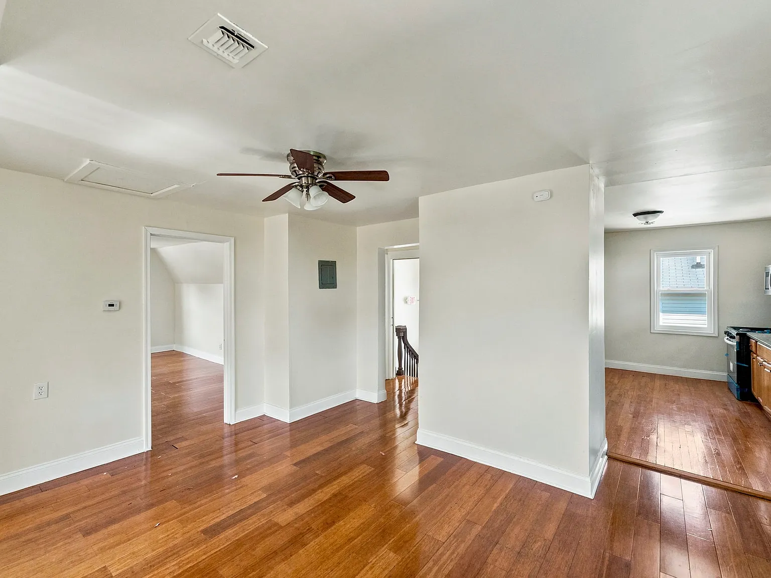 2 bed, 1000 sqft, $2,200 — Photo 4