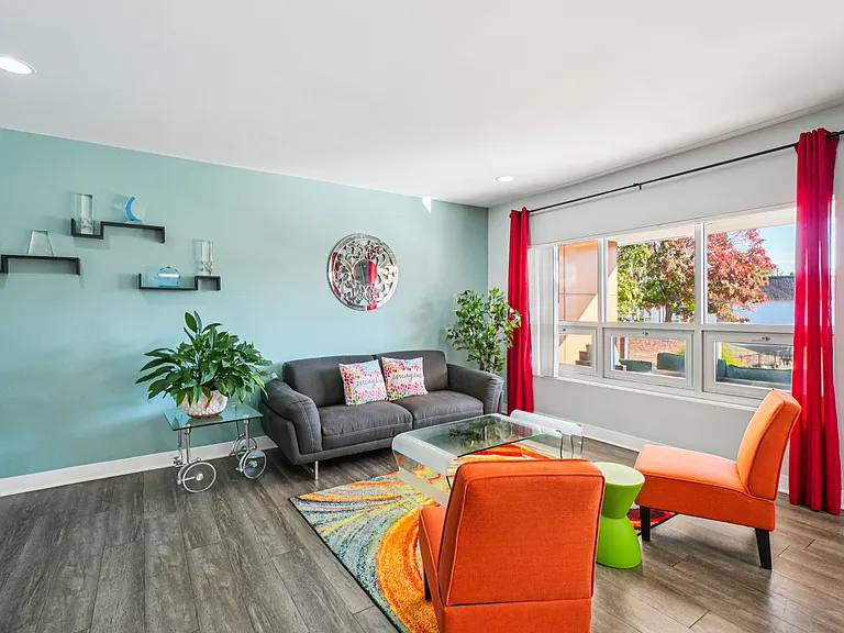 The Wind Song Apartments — Photo 26