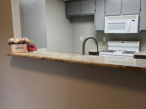 4th image of 1460 Kendall Dr Unit 35