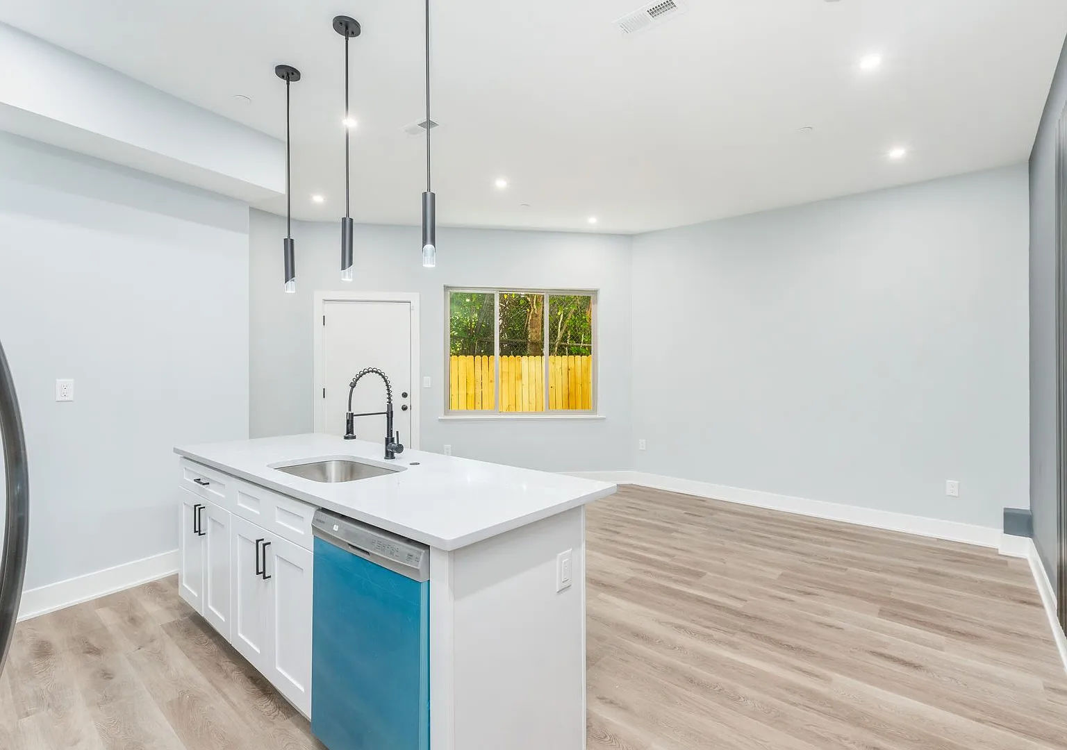 1 Bedroom Apartment in Modern Building with Private Backyard! — Photo 3