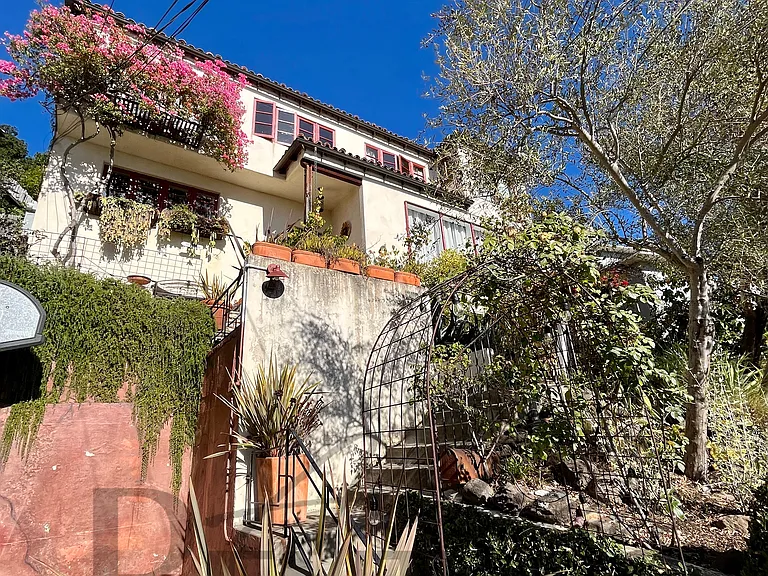 111 El Camino Real — Photo 2