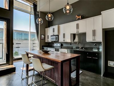 360 W Pershing Rd APT 300, Kansas City, MO, 64108