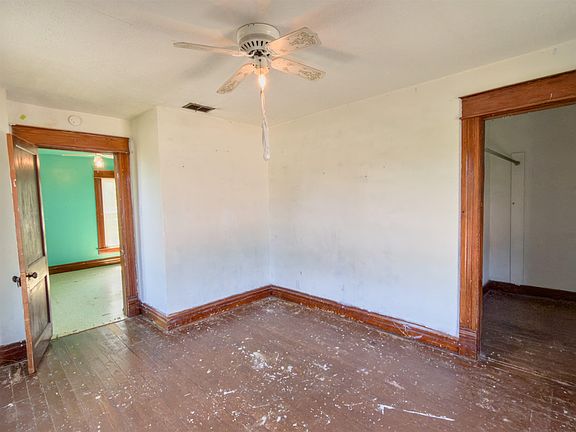 4th image of 102 Court St
