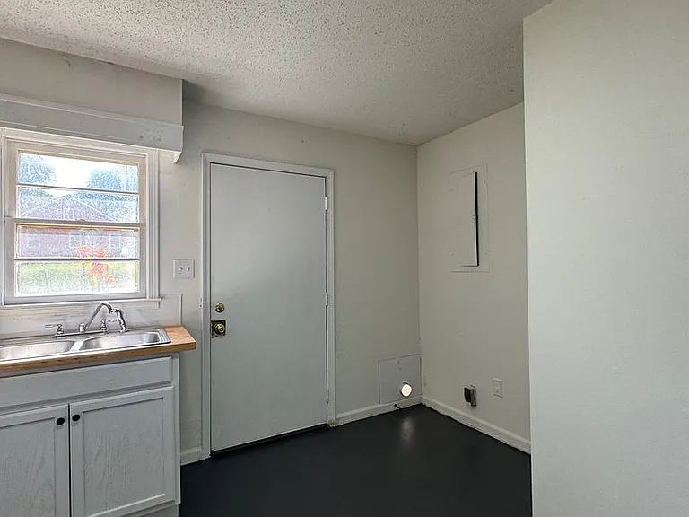 818 Taggart Ave #F — Photo 11