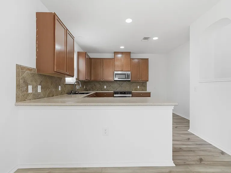 11200 Drumellan St — Photo 23