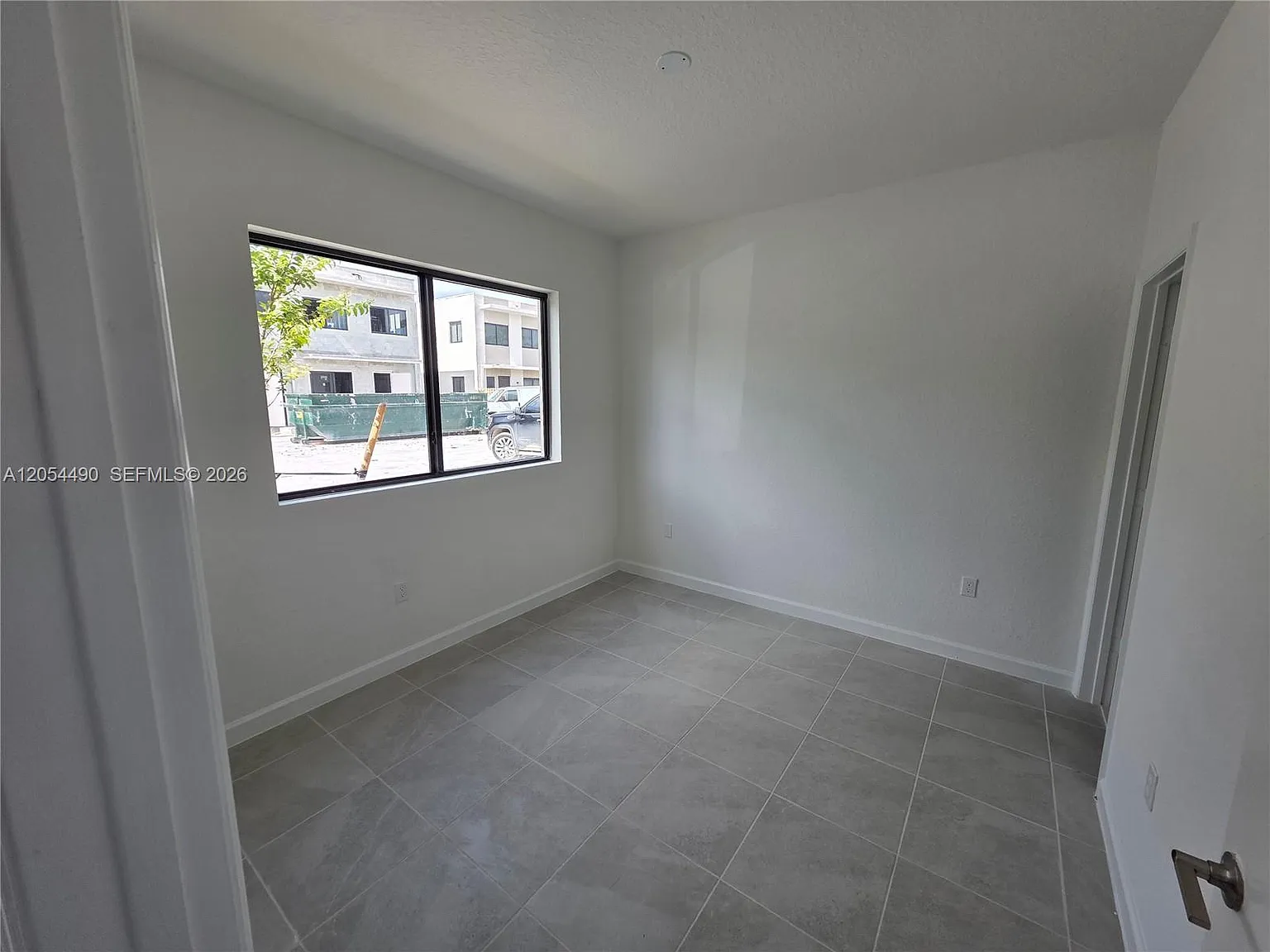 4 bed, 3.5 bath, $3,000 — Photo 2