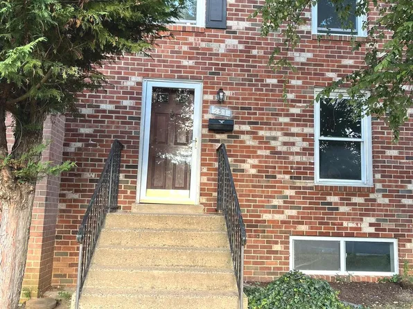 251 Meadows Ln NE, Leesburg, VA 20176