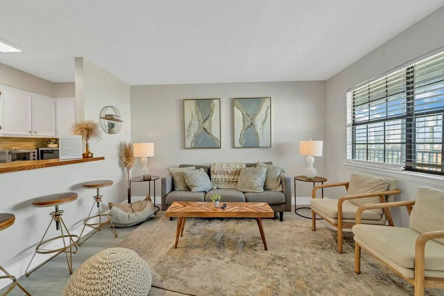 1 bed, 1.0 bath, 6200 sqft, $1,758 — Photo 2