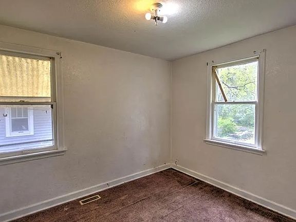 4th image of 867 S Belmont Ave