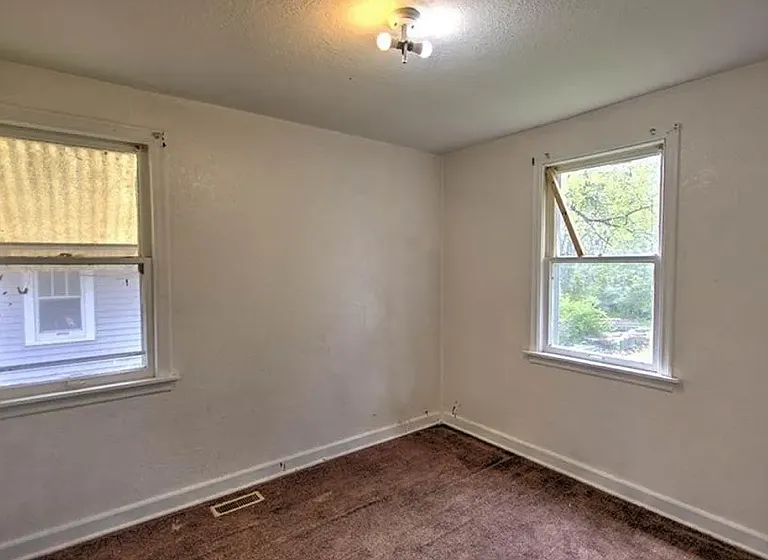 867 S Belmont Ave — Photo 6