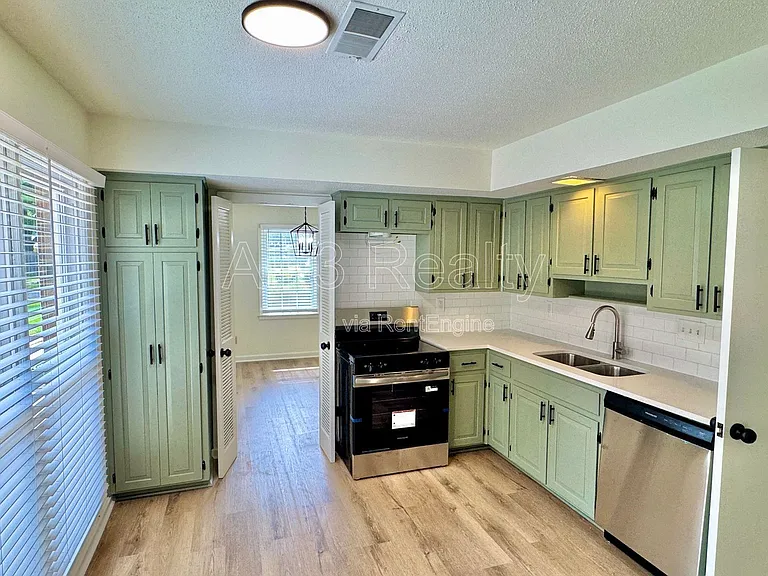 713 Dubuque Dr — Photo 15