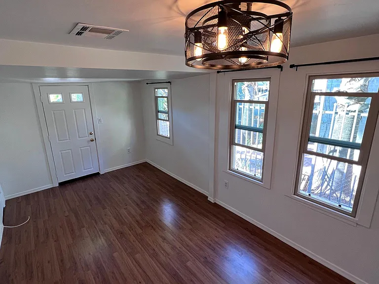 1031 E Palm Ln — Photo 8