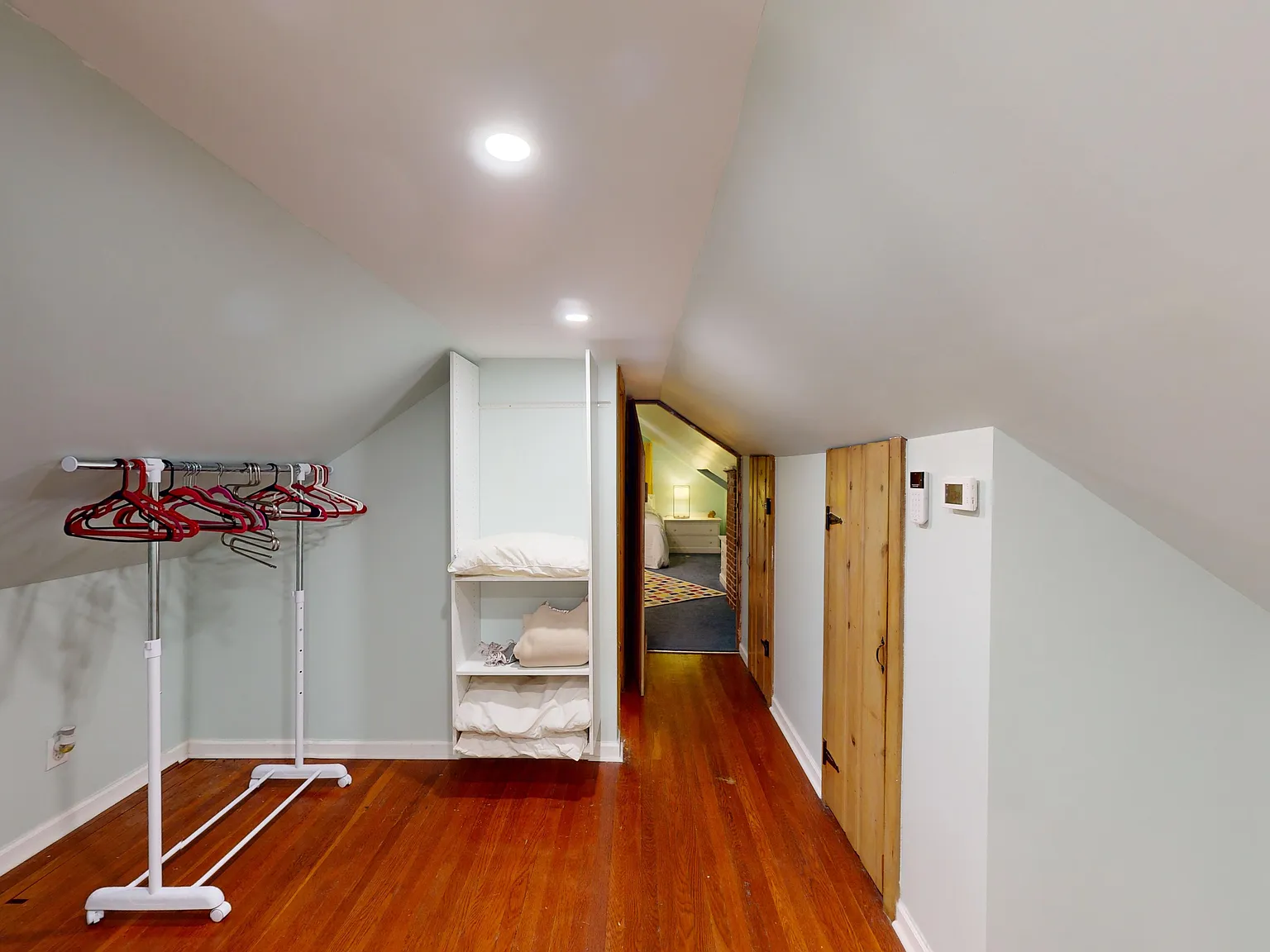 4 bed, $6,000 — Photo 2