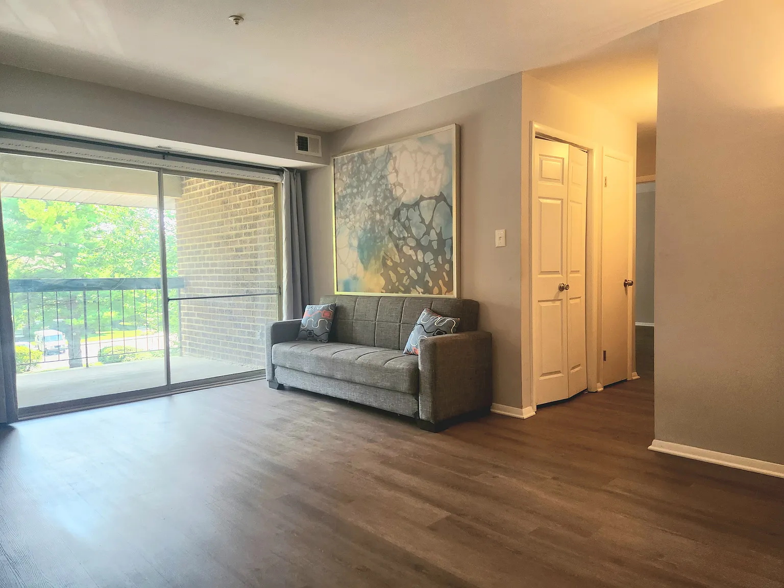 2 bed, 946 sqft, $2,100 — Photo 1