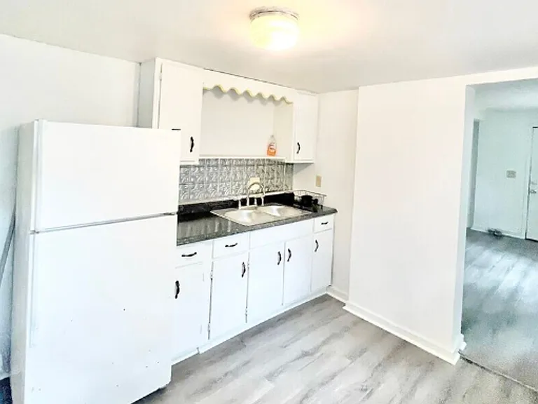 38 Sherman St - Lakefront Living, Right in the Heart of Burlington — Photo 9