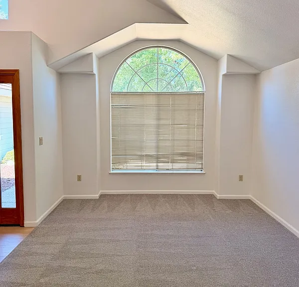 5663 Montclair Cir — Photo 4