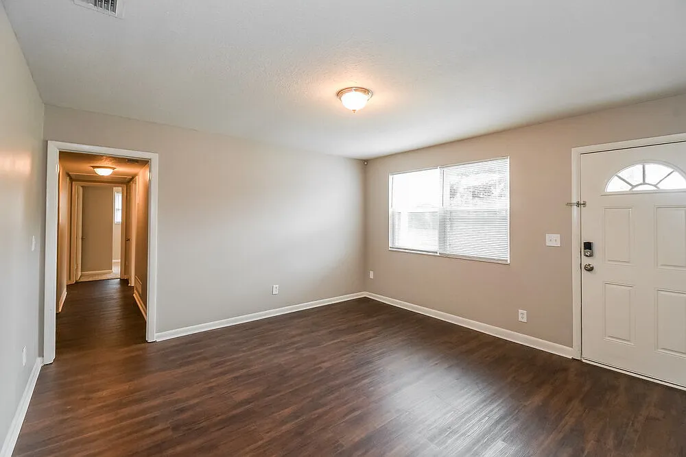4 bed, 2.0 bath, 1274 sqft, $1,545 — Photo 3