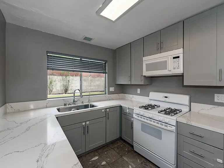 1045 Fuchsia Ln — Photo 34