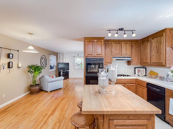2nd image of 3514 Deanes Ln