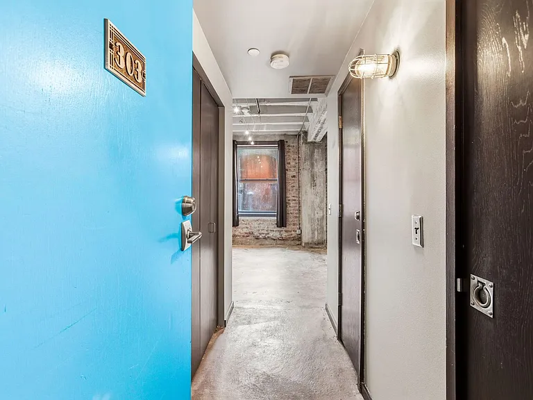 312 S 16th St #303 — Photo 7