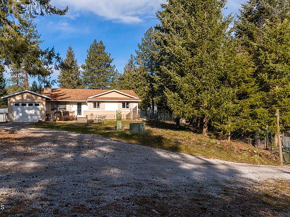 2nd image of 1684 Bayview Rd