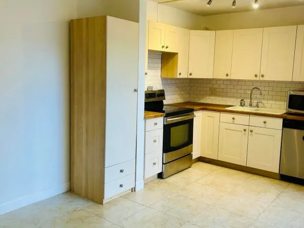 31 Lake Arbor Dr, Palm Springs, FL 33461