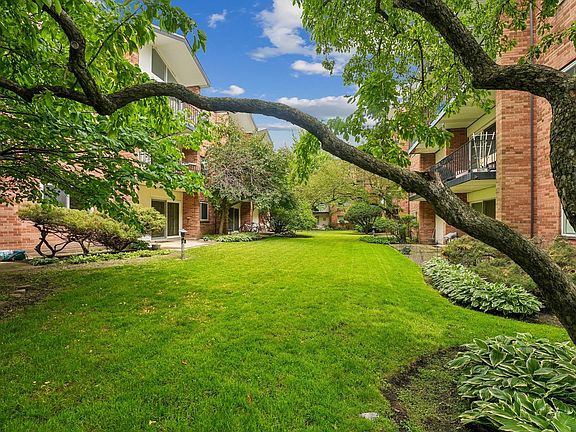 2nd image of 6961 N Oakley Ave APT 209B