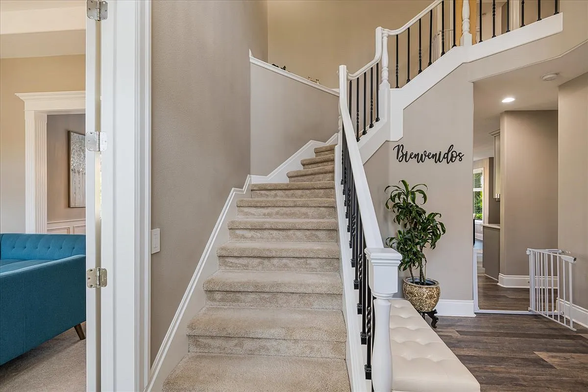 2340 Oakhurst Ln — Photo 3