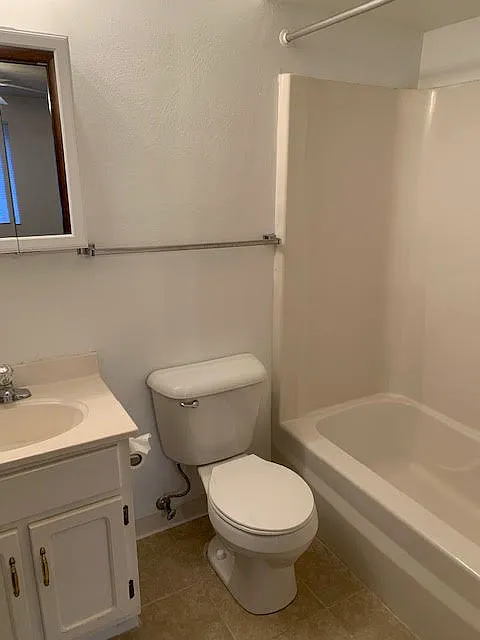 156 Lynnwood Manor - 3 — Photo 3