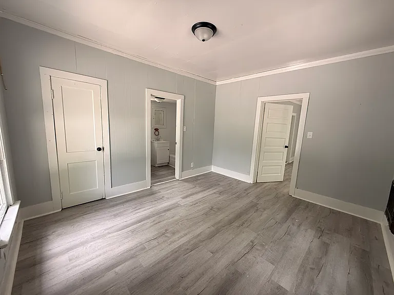 700 E 7th St #5 — Photo 3
