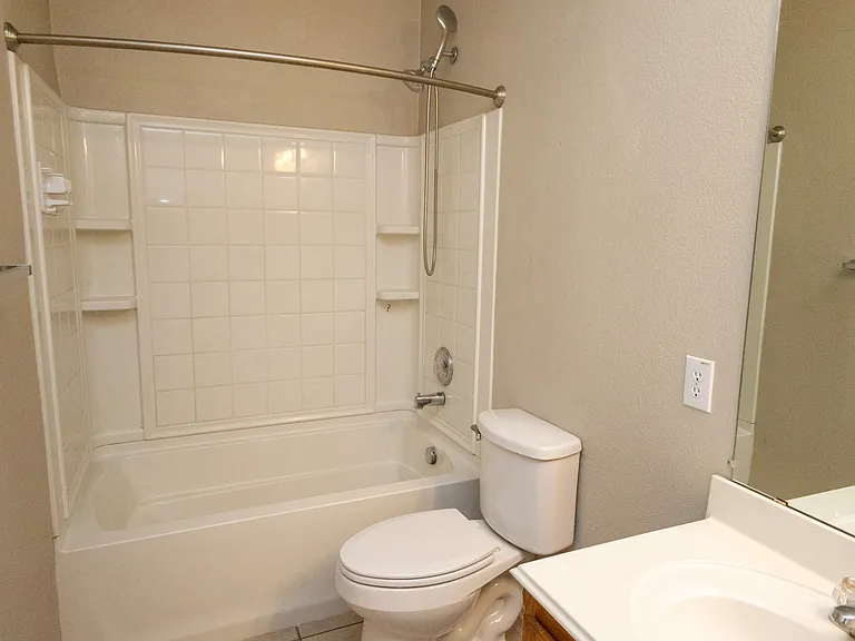 1407 Hazelwood Dr — Photo 24
