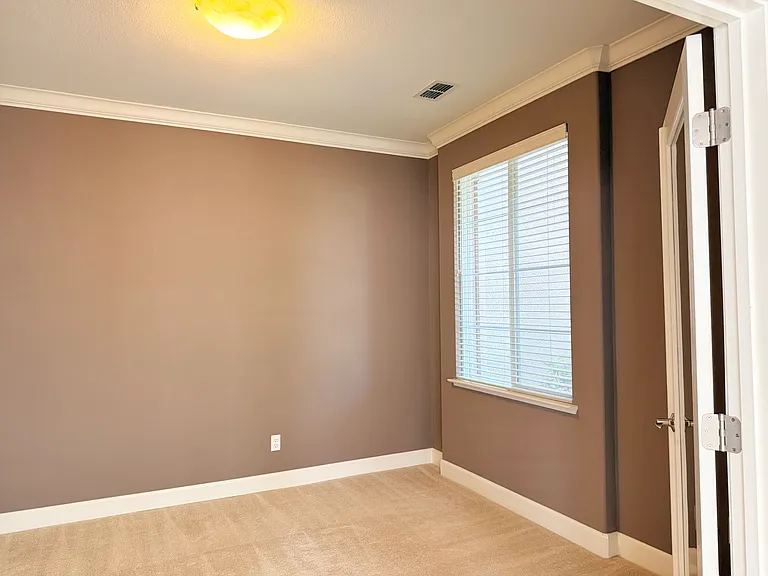 1143 Souza Way — Photo 4