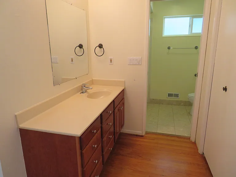 886 Stonehaven Dr — Photo 17