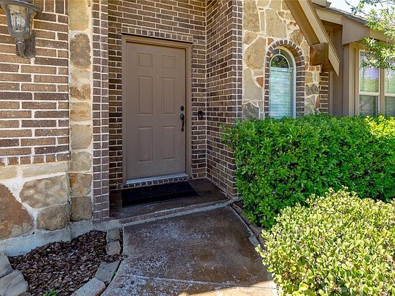 2nd image of 204 Bayberry Dr