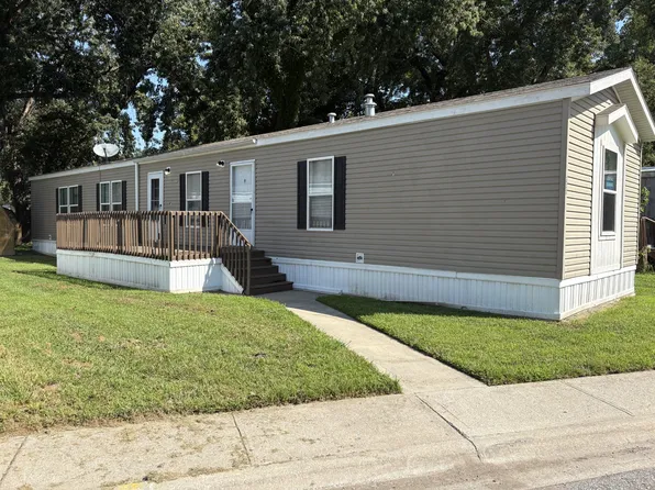 225 Beach St #H-10, Edwardsville, KS 66113