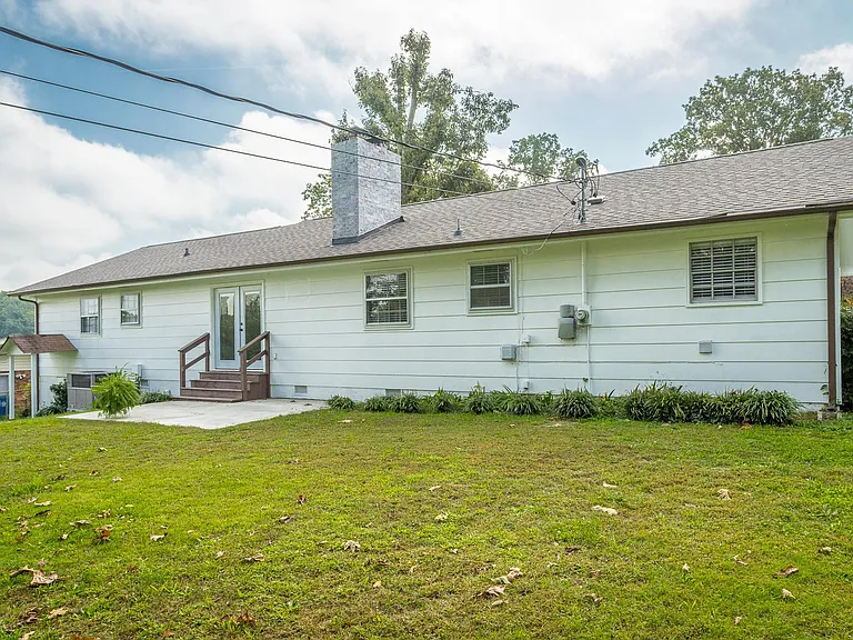 1403 Clearpoint Dr — Photo 42