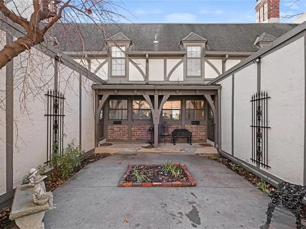 10224 Conser St, Overland Park, KS 66212