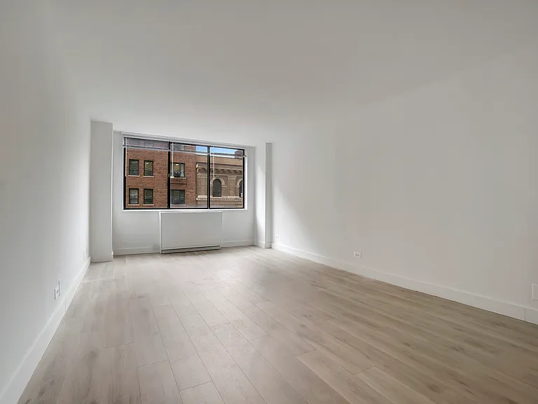300 Mercer St #16L — Photo 7