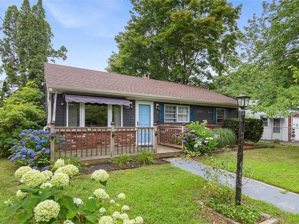 8 Hampden Rd, Bristol, RI 02809