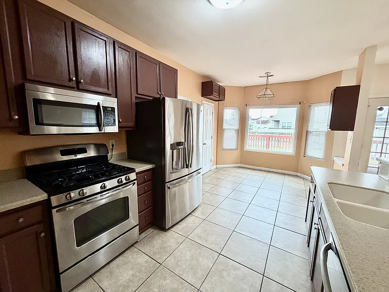 221 Dunn St — Photo 12