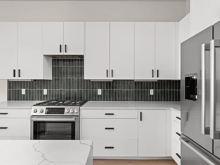 1402 Summit St #B — Photo 8