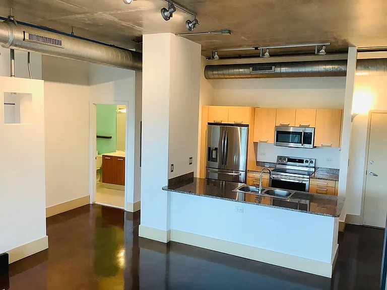 313 NE 2nd St #305 — Photo 7