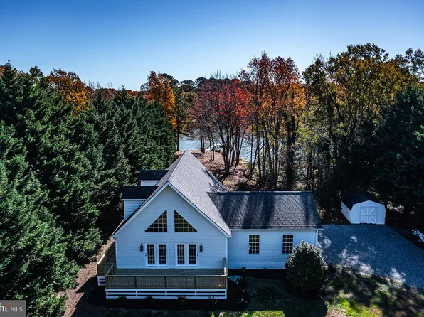 532 Twin Harbor Rd, Reedville, VA 22539
